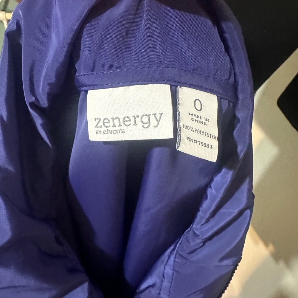 Chico's Zenergy Purple Windbreaker Jacket Sized Chico 0 Fits like M 🦄 - Picture 2 of 5